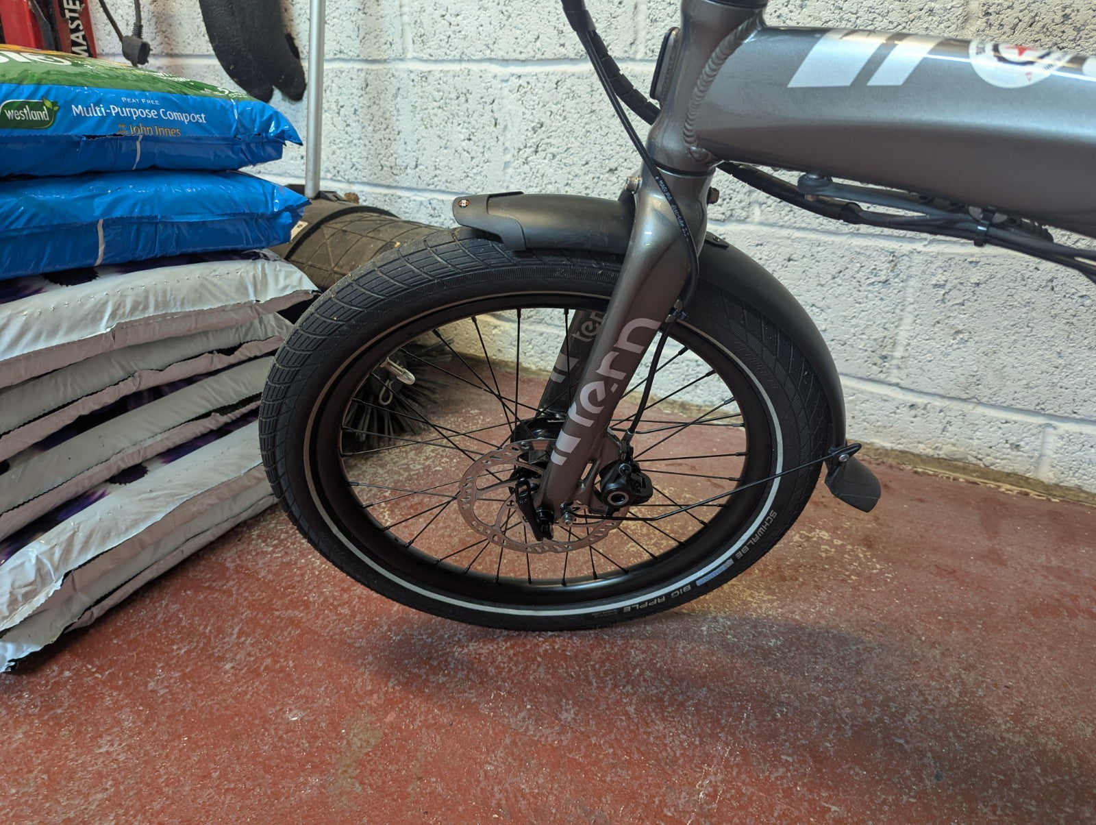 Tern Vektron S10 folding bike. Bosch Performance Line & Shimano Deore 10 gears