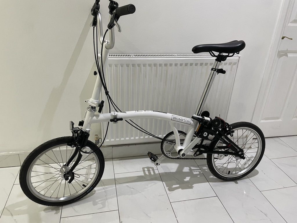 Brompton A Line Folding Bike – 3 Speed + Brompton Folding Pedal. Collection Only