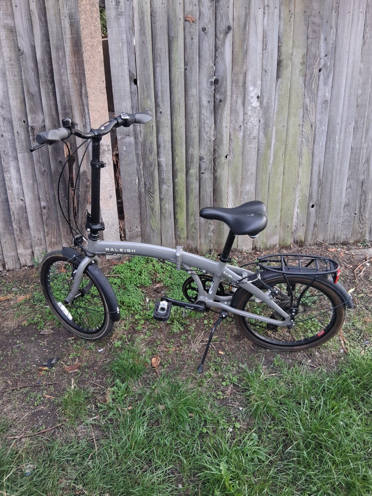 Raleigh Evo Two Folding Bike 7-speed Gears 20inch Wheels Gray Great Condition