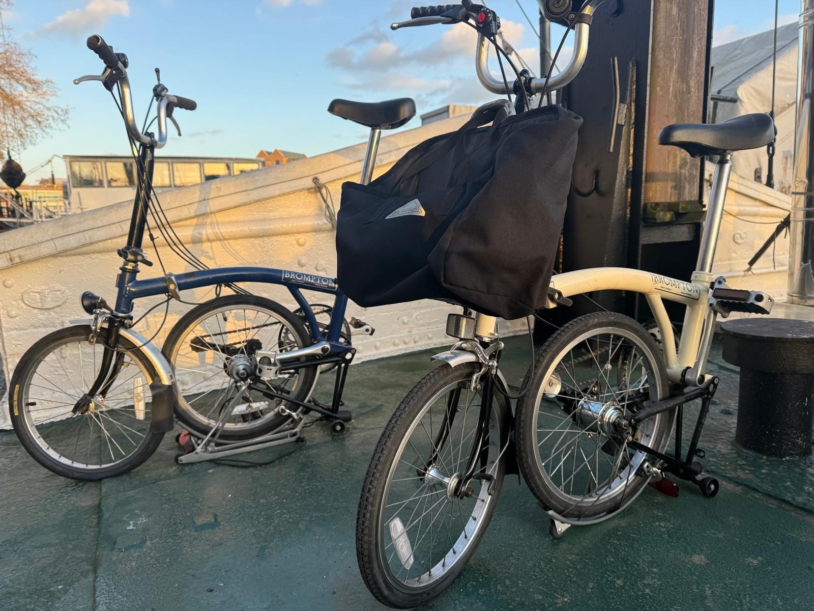 2 Bromptons. 1 x   Navy 6 Speed DYNAMO Light 1 x cream 5 speed.