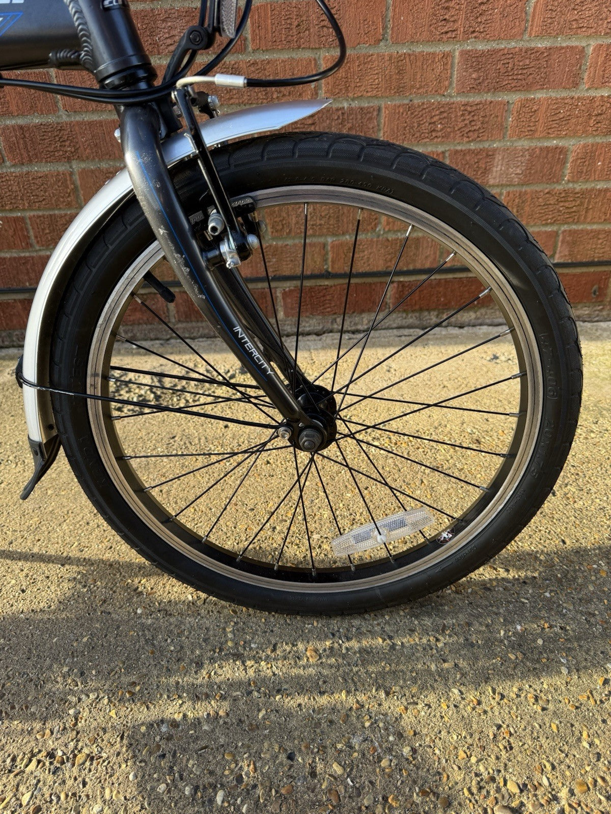 Carrera Intercity Unisex 8 Speed 20'' Wheels Folding Bike. Only Used Once