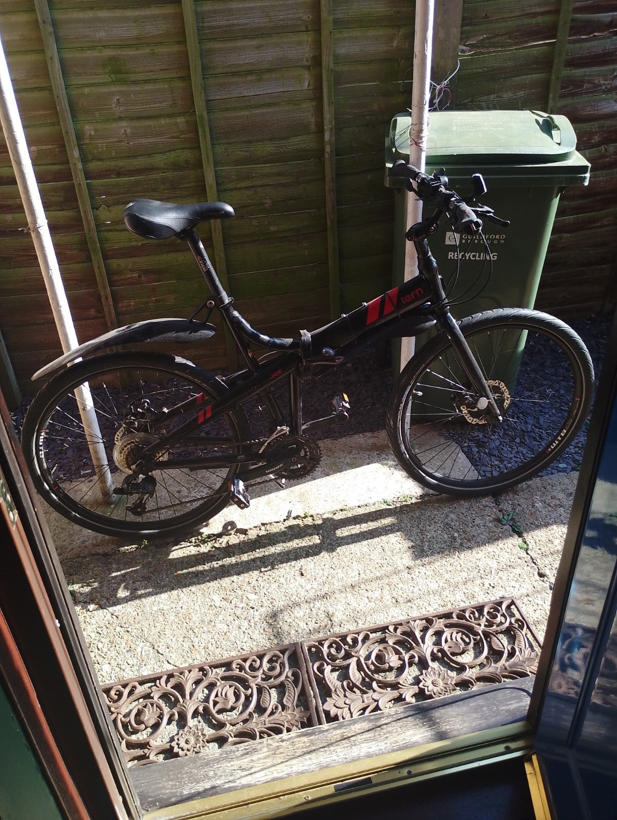 Tern Black and Red Folding Bicycle Bike 26 Inch Wheels Unisex Adult Bike Used