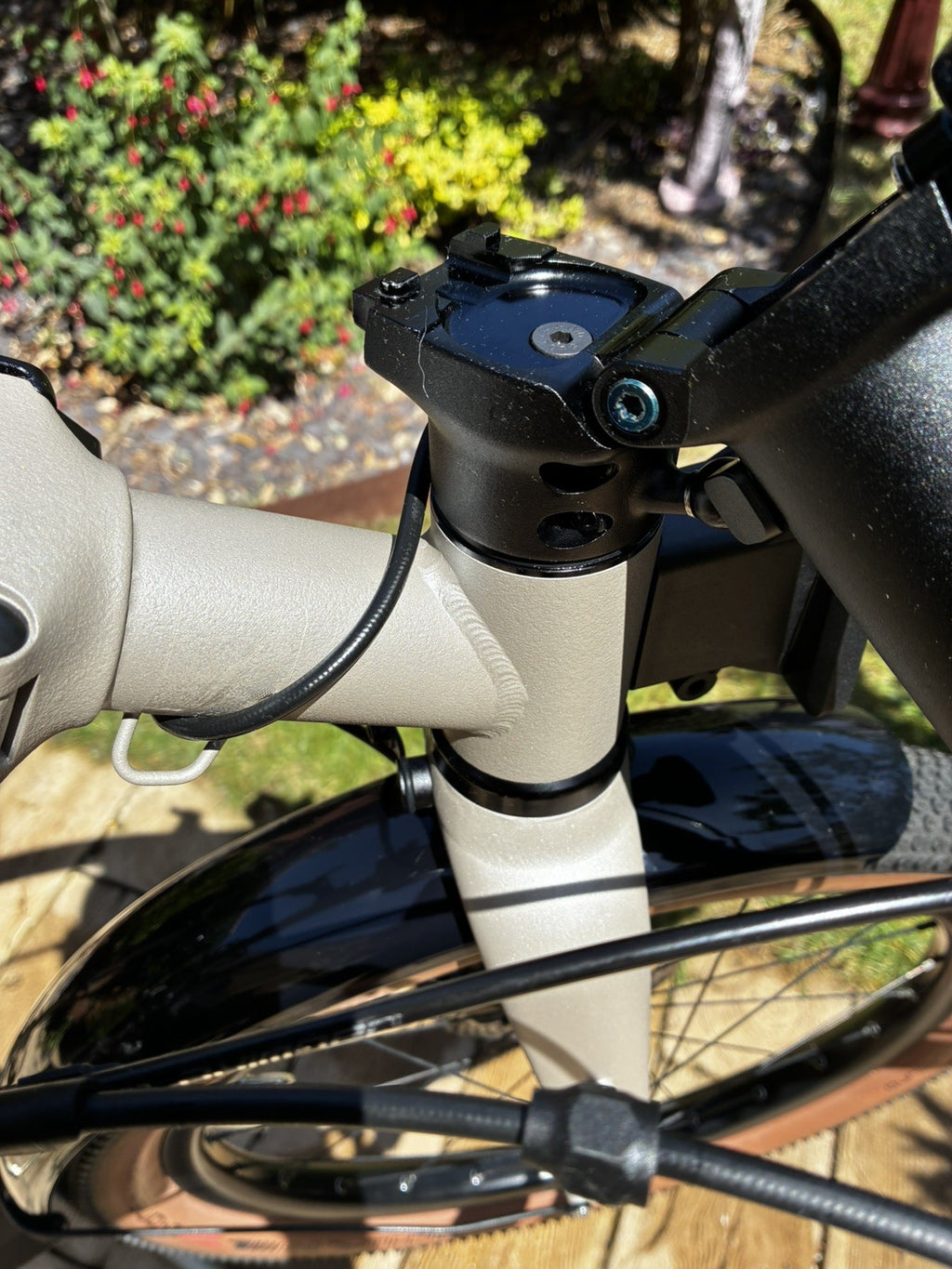2025 Brompton G Line (Medium) – Traildust White with Roller Rack & Bag Included