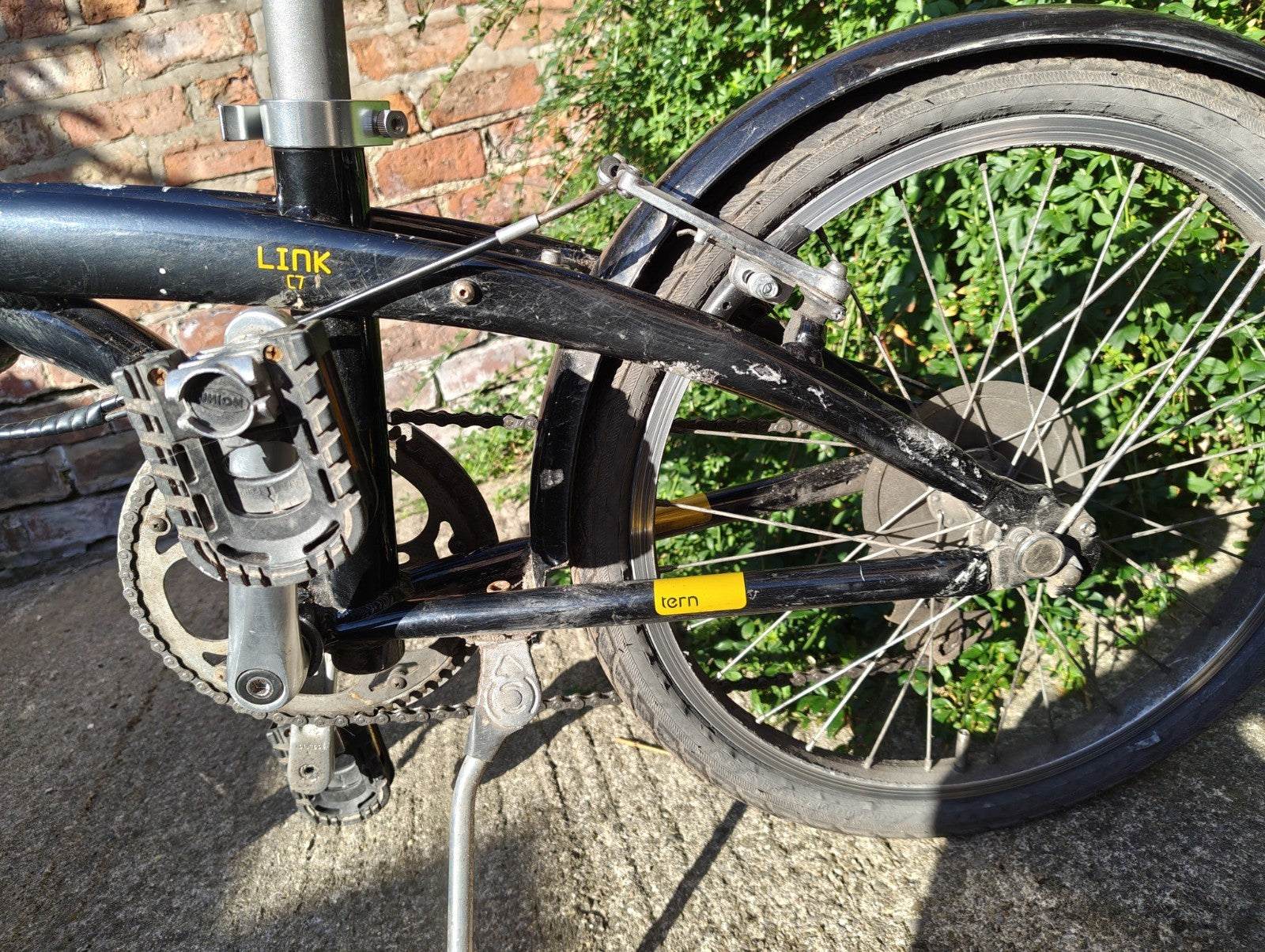 Tern Link C7 20in Folding Bike 7-Speed Black/Yellow Mudguards Kickstand