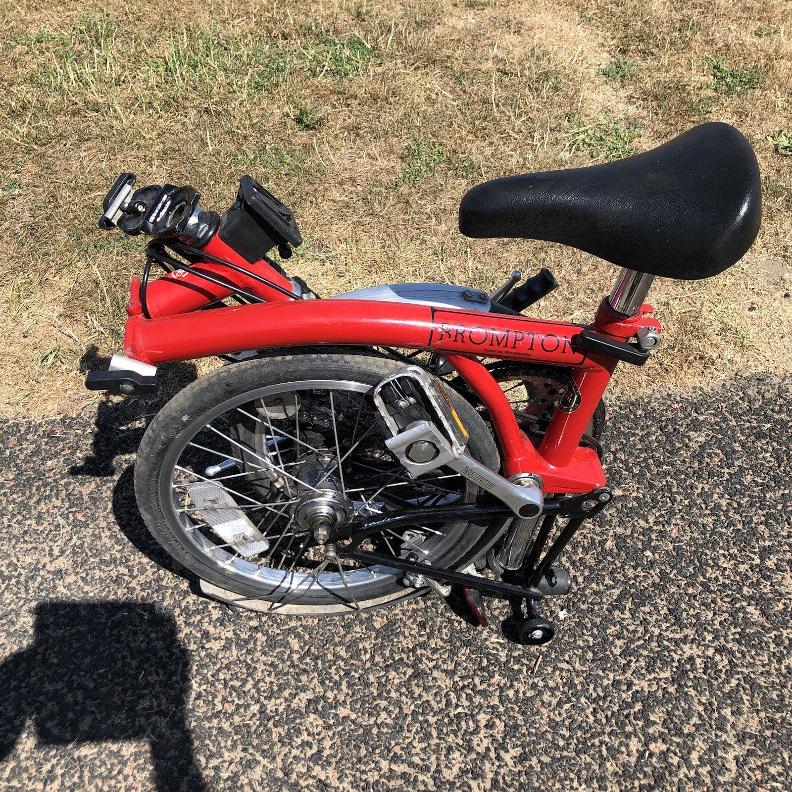 Brompton Folding Bike 3 speed in great Condition, Striking Red colour.