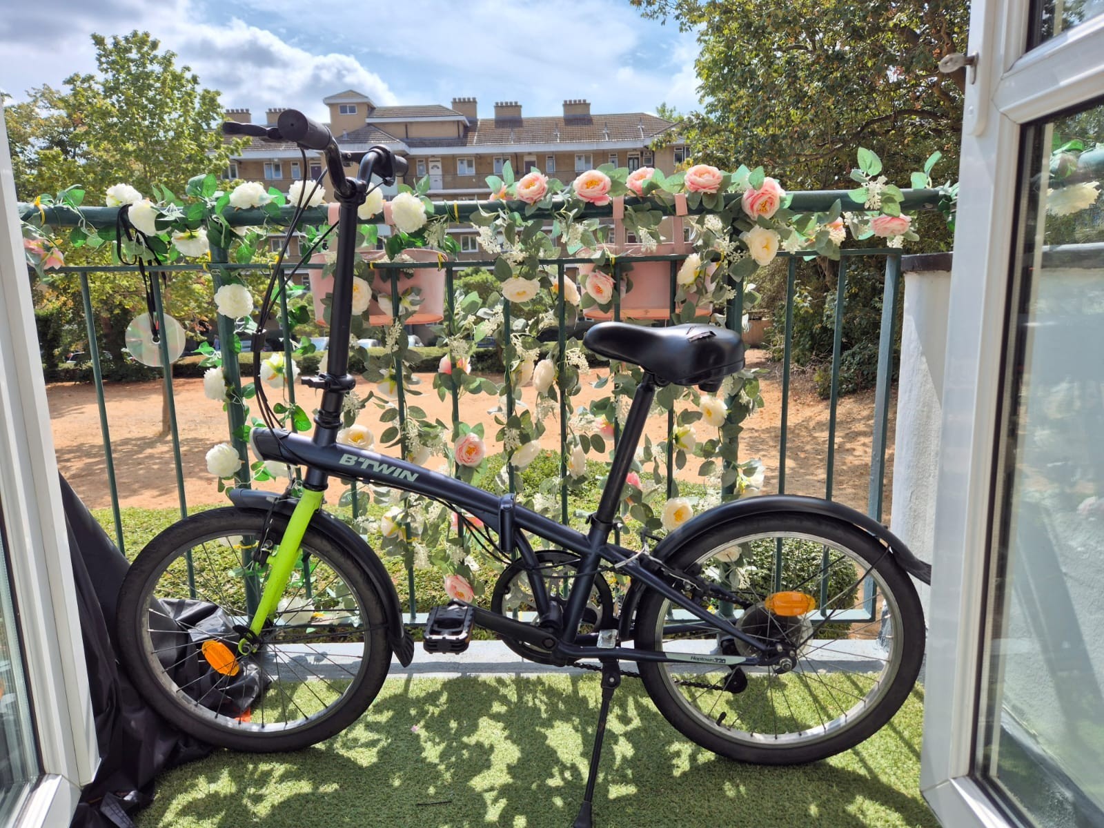 B’TWIN Hoptown 320 20in Folding Bike 6 Speed Blue/Green Mudguards Kickstand