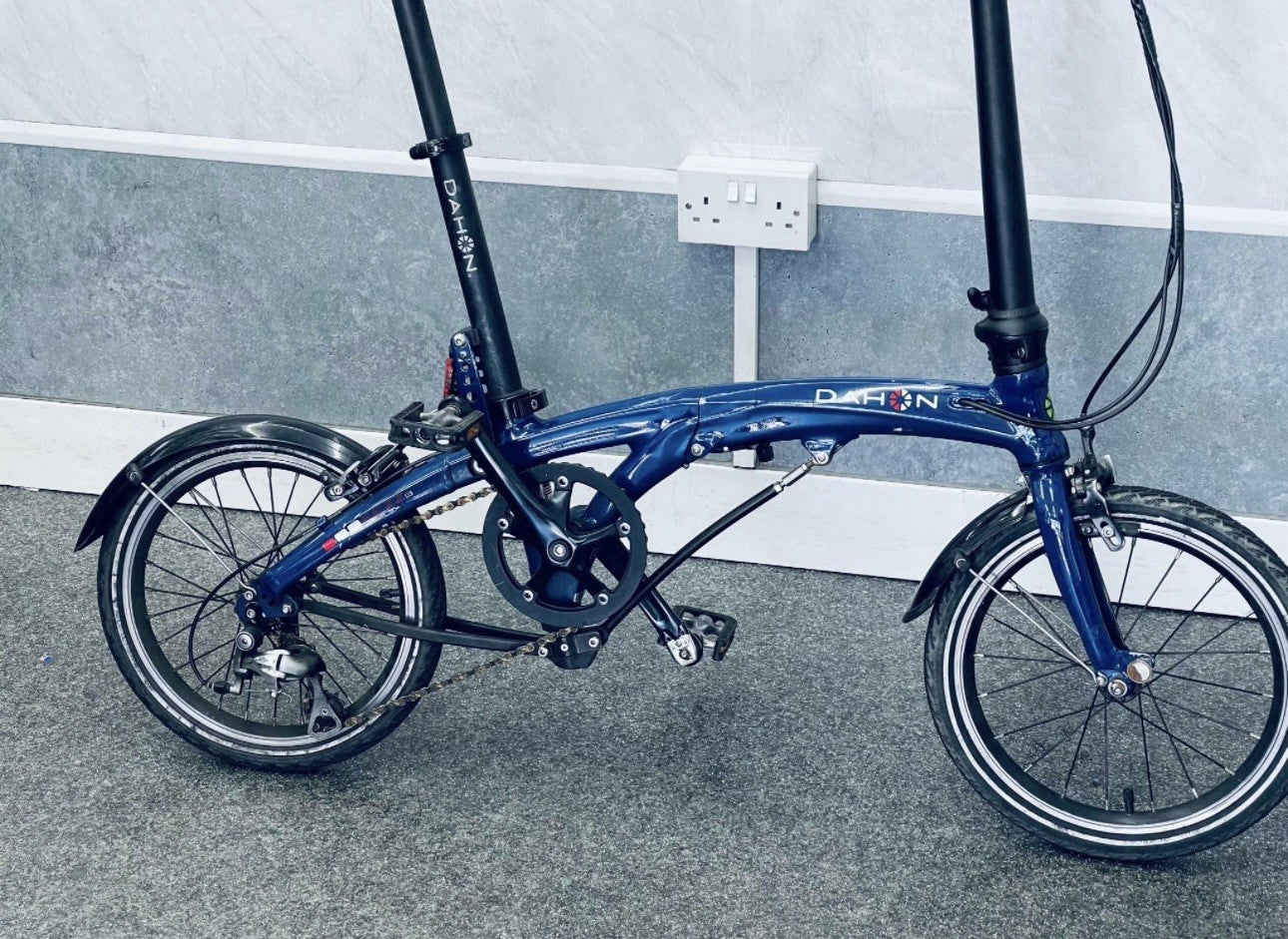 Dahon EEZZ D3 Folding Bike