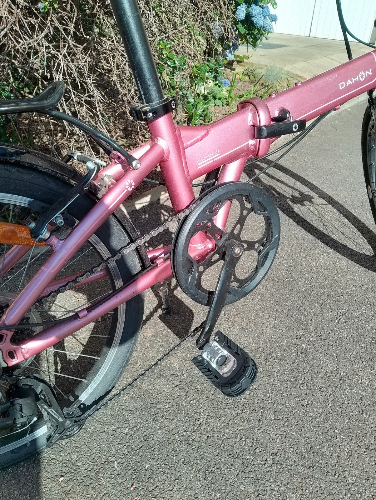 Dahon Mariner D8 Folding Bike - 20" Wheel - Pink