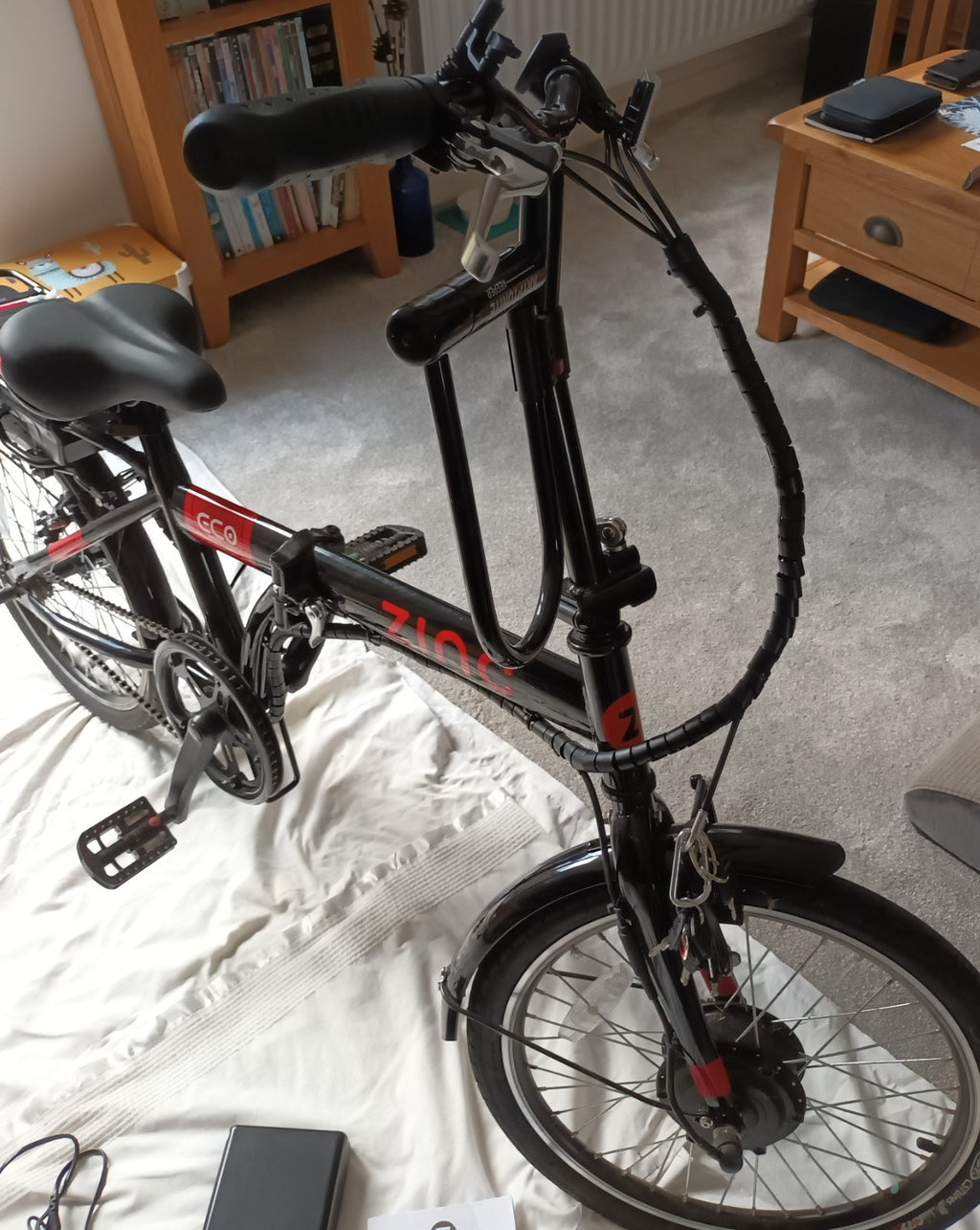 The Zinc Electric Eco Bike is a versatile folding bike designed by Zinc