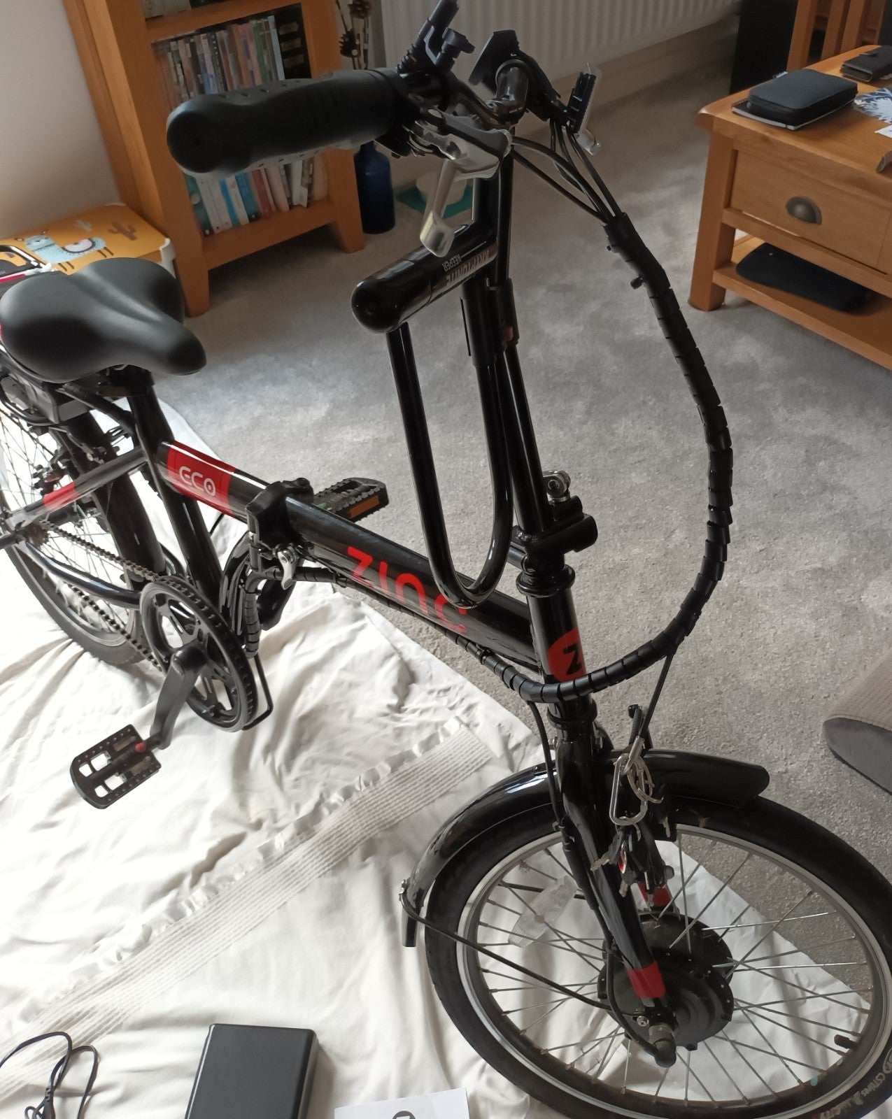 The Zinc Electric Eco Bike is a versatile folding bike designed by Zinc