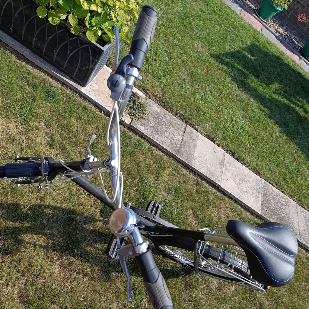 Folding Bicycle, Adults size 20 inch wheels condition used. Collection only!