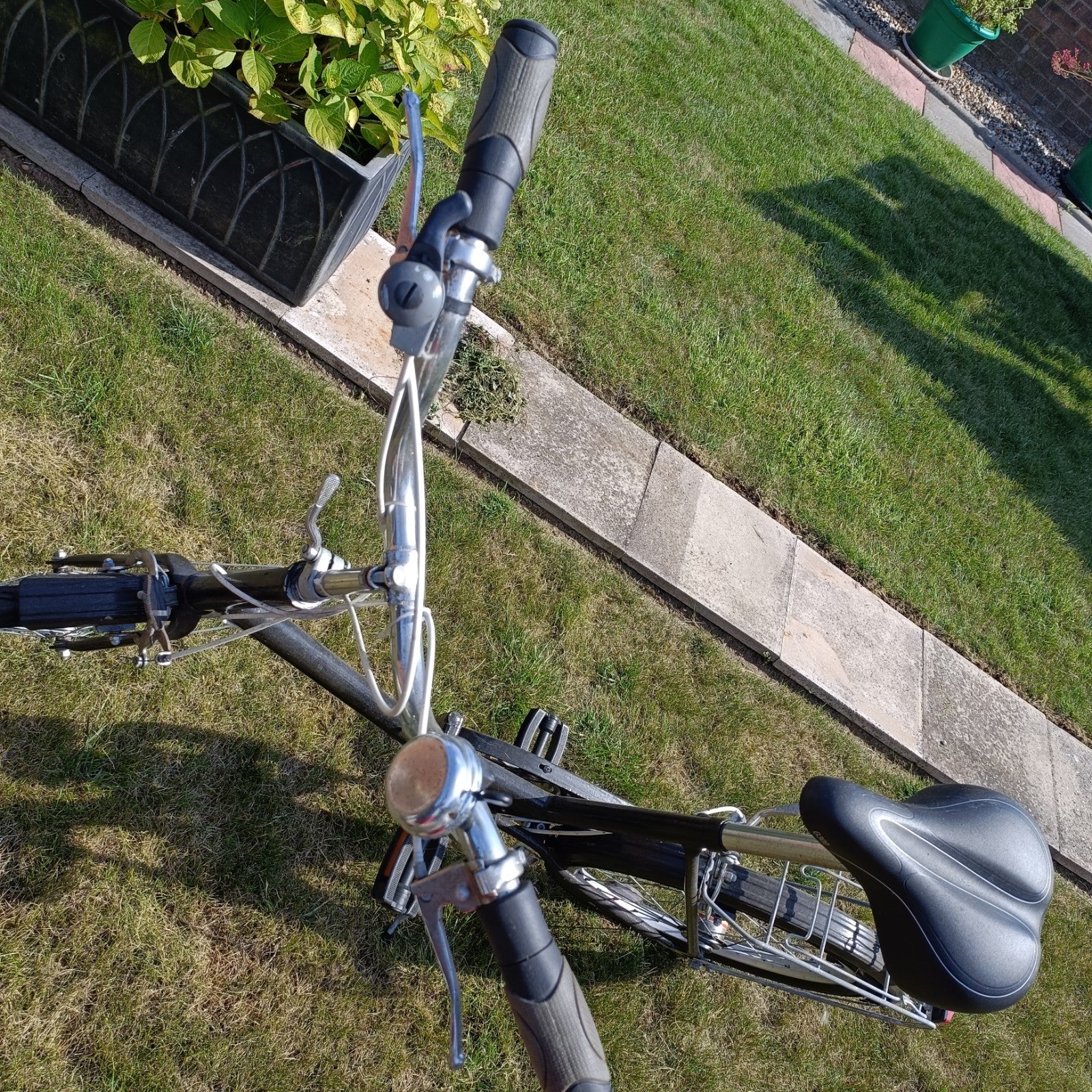 Folding Bicycle, Adults size 20 inch wheels condition used. Collection only!