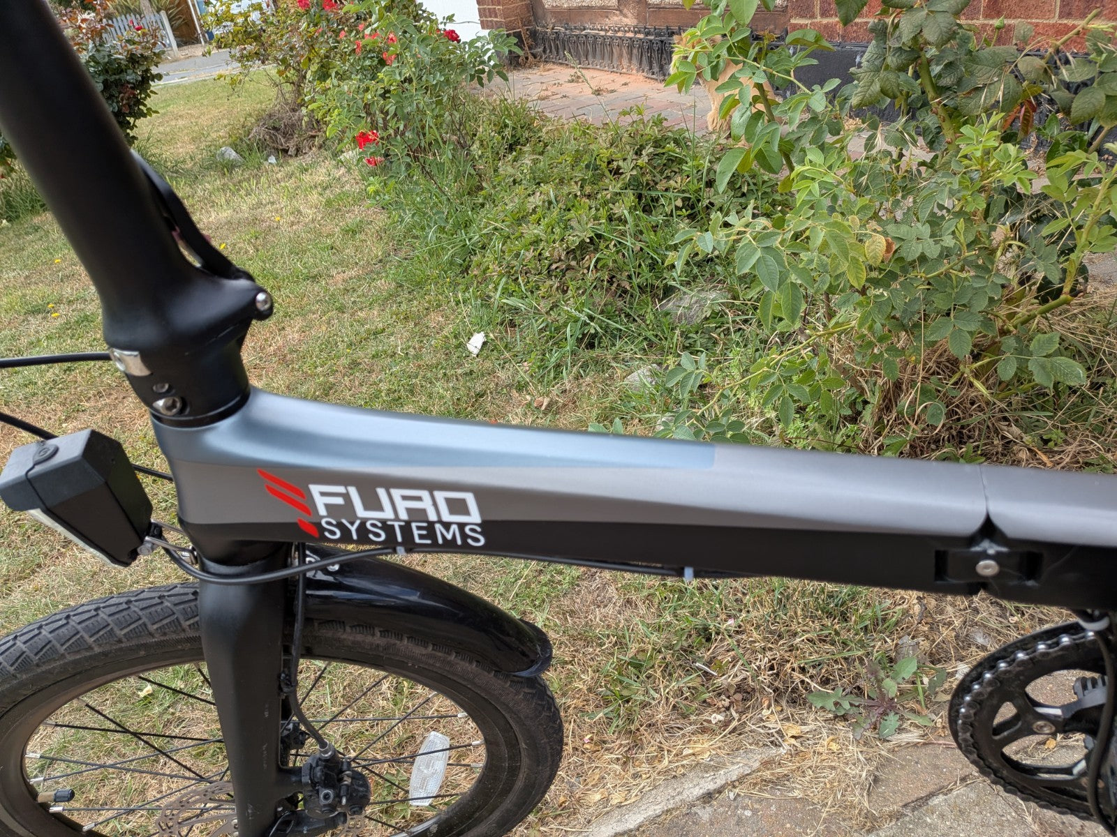 FURO Systems Folding Bike 20in 9-Speed Hydraulic Disc Brakes Rack Grey/Black