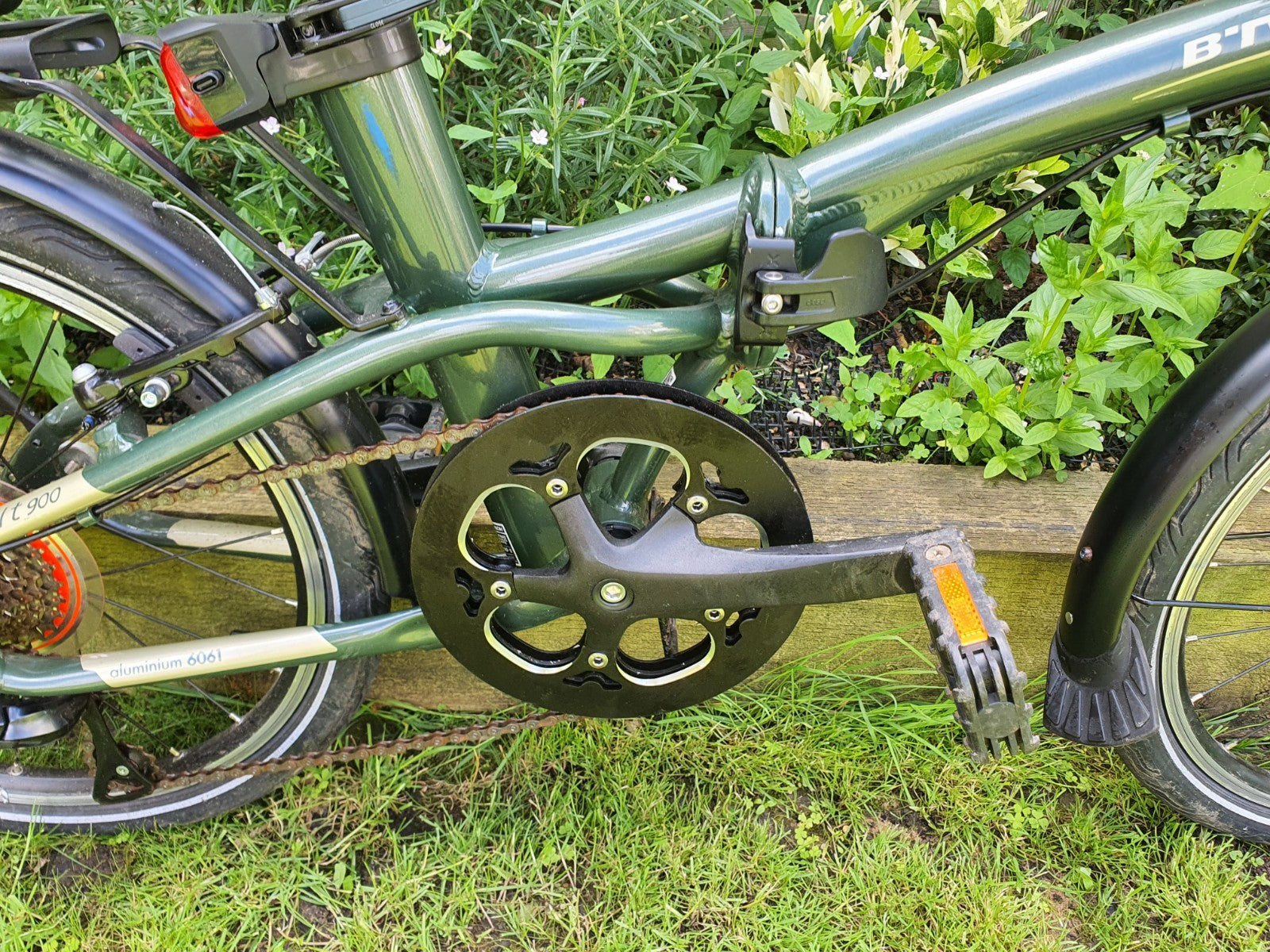 Btwin Tilt 900 Folding Bike 9 Speed Lightweight. Great Condition