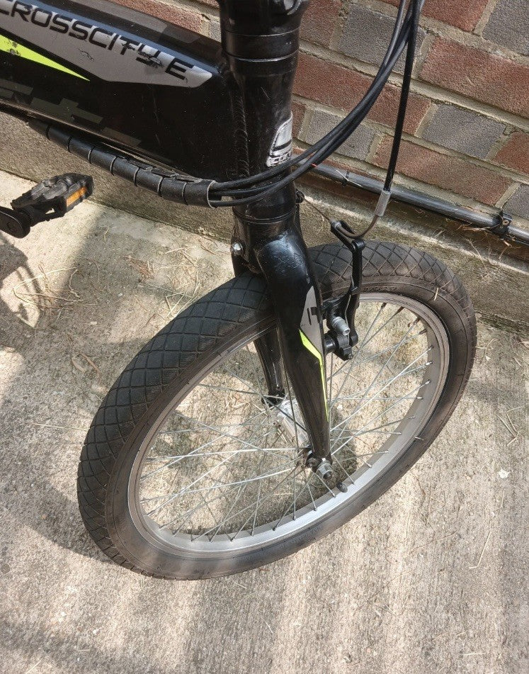 Carrera Crosscity 20in Folding Bike