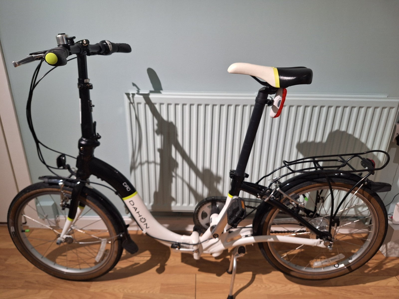 Dahon Ciao Unisex Folding 20" Wheel Bike with Rack + Mudguards  Carry Bag