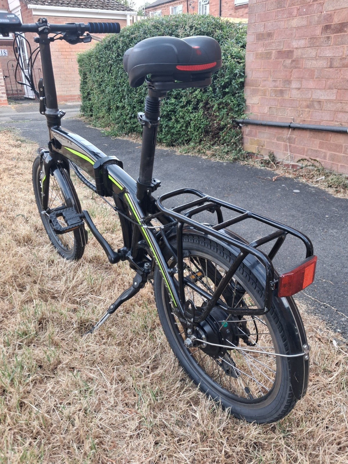 Carrera Crosscity Folding Bike 20in Black/Green, Mudguards, Rear Rack