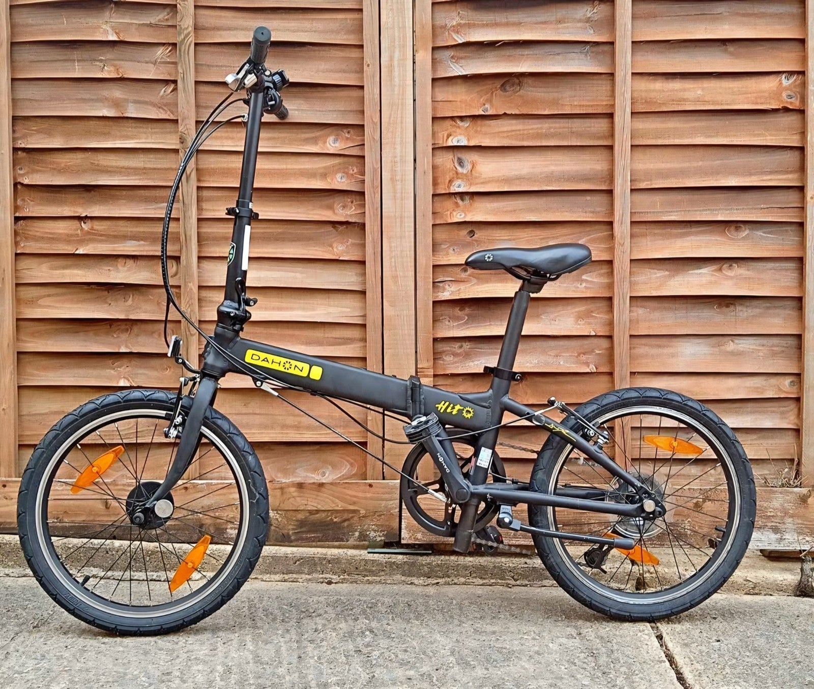 Dahon Hit Folding Bike 6-Speed 20in Black Unisex Bicycle Lightweight Easy Fold