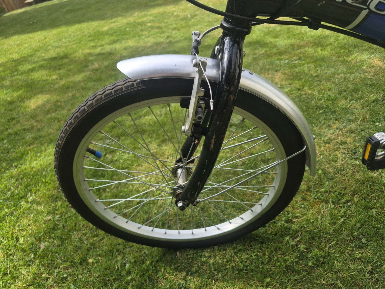 Raleigh FOLD 06 Folding Bike 20" Black/Silver, 6 Speed, Mudguards, Rear Rack