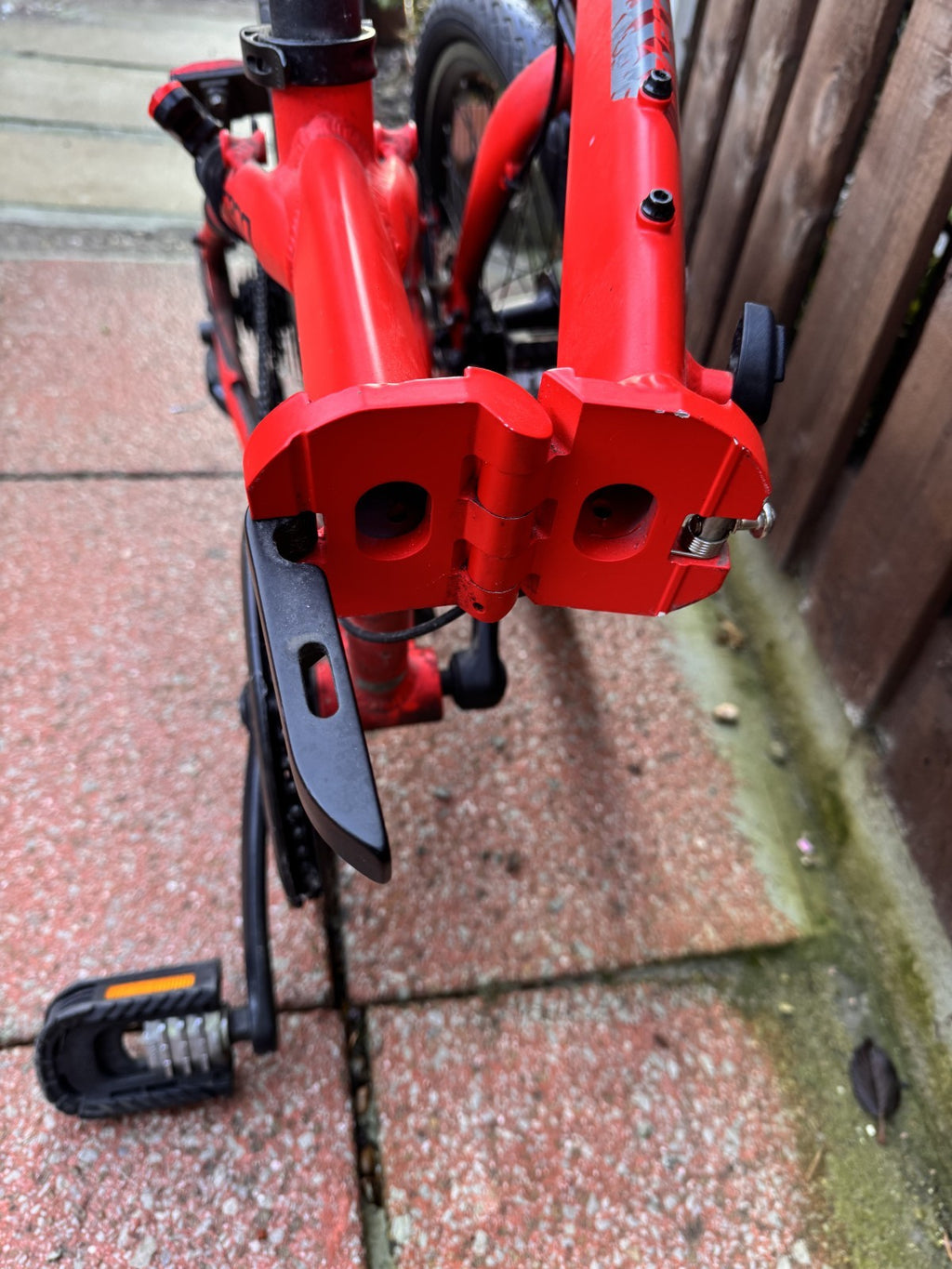 Carrera Intercity Disc 8-Speed Folding Bike