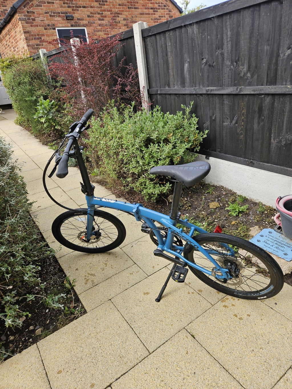 Carrera 20in Folding Bike Blue/Black Disc Brakes Derailleur 8 Gears Kickstand