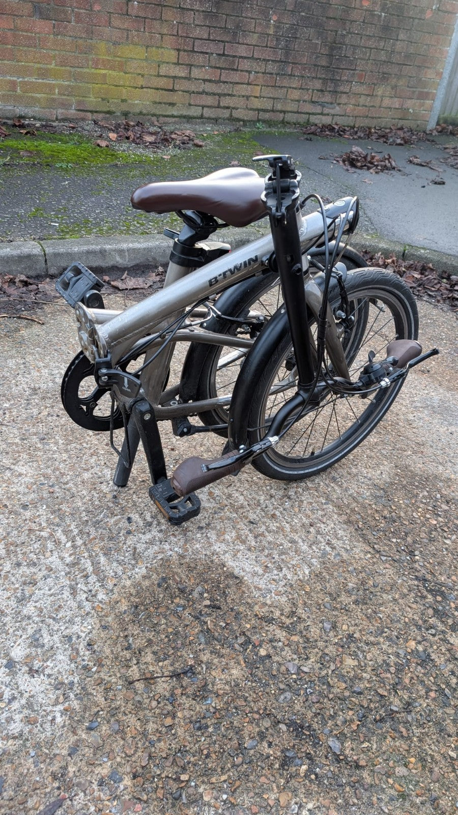 Btwin Tilt 900 Folding Bike 9 Speed Lightweight.