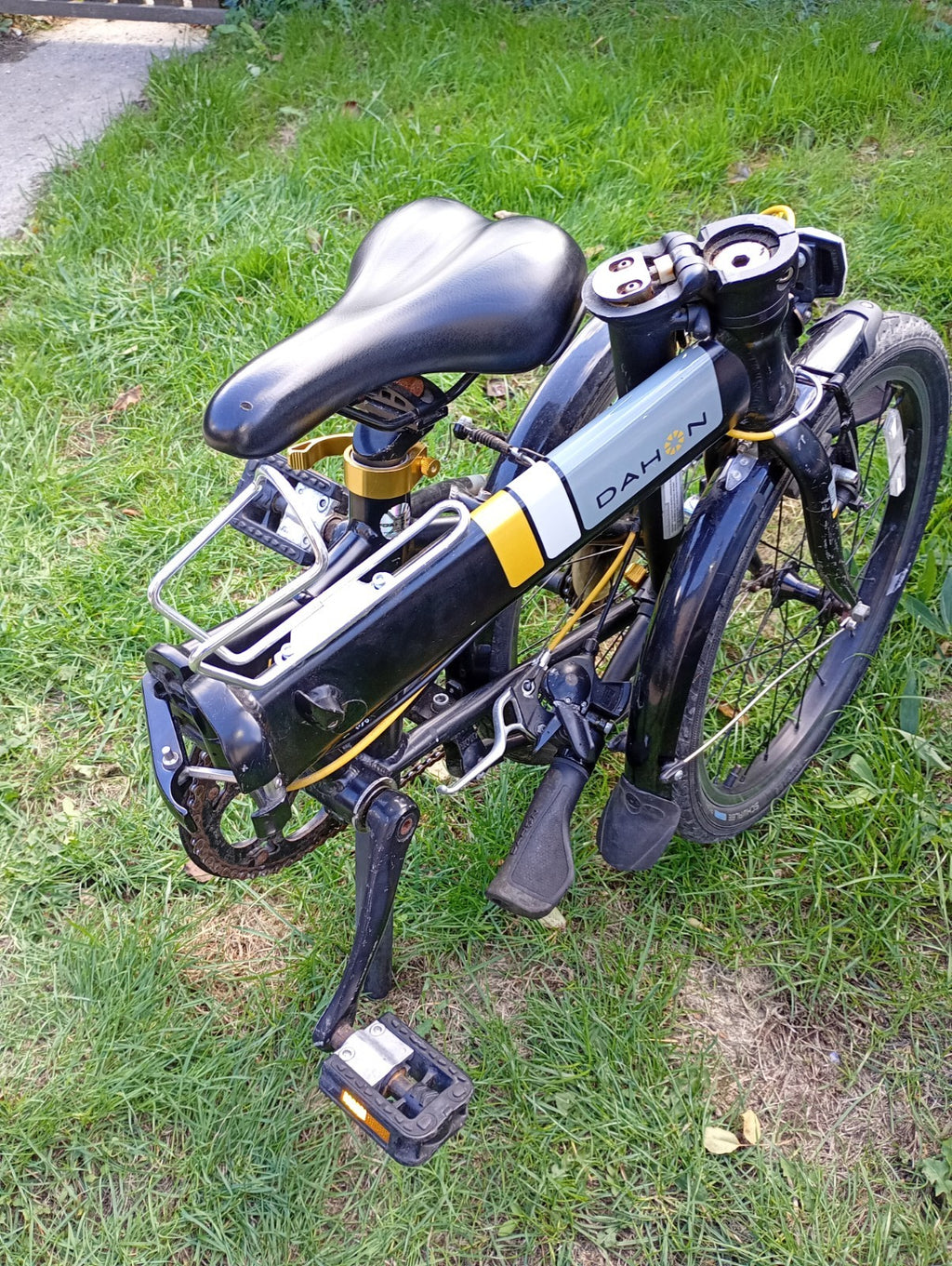 Dahon Vitesse D8 Aluminium Folding Bike 20" Black Wheels, 8-Speed Shimano Altus