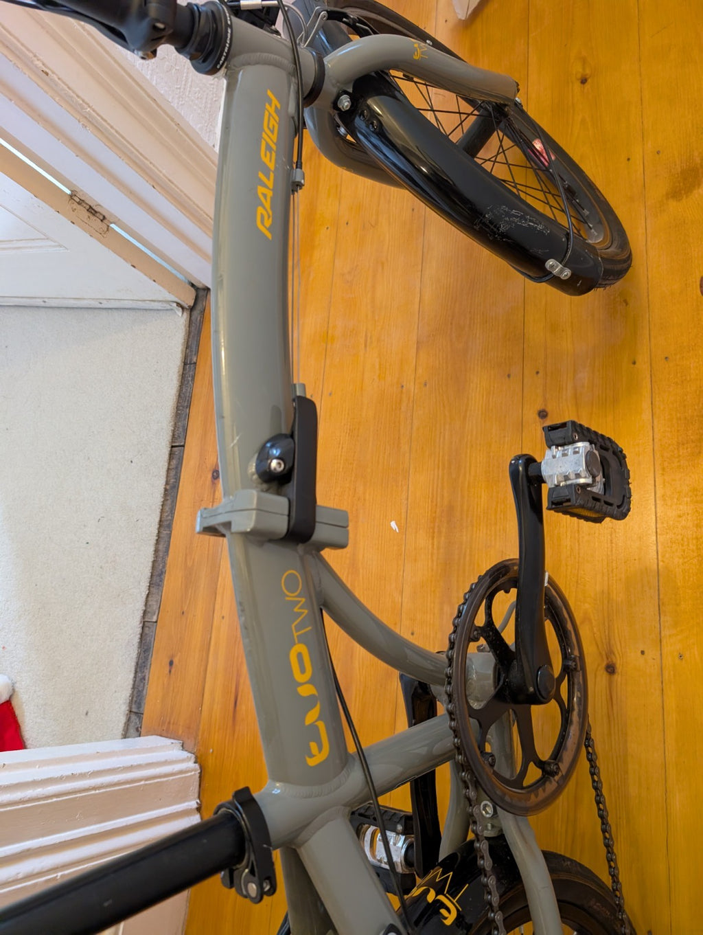 Raleigh Evo 2 Folding Bike 7-Speed Shimano Gears Grey