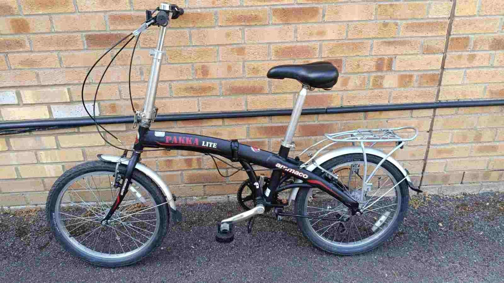 Aluminium Ammaco Pakka Lite folding bike in good condition with a comfort saddle