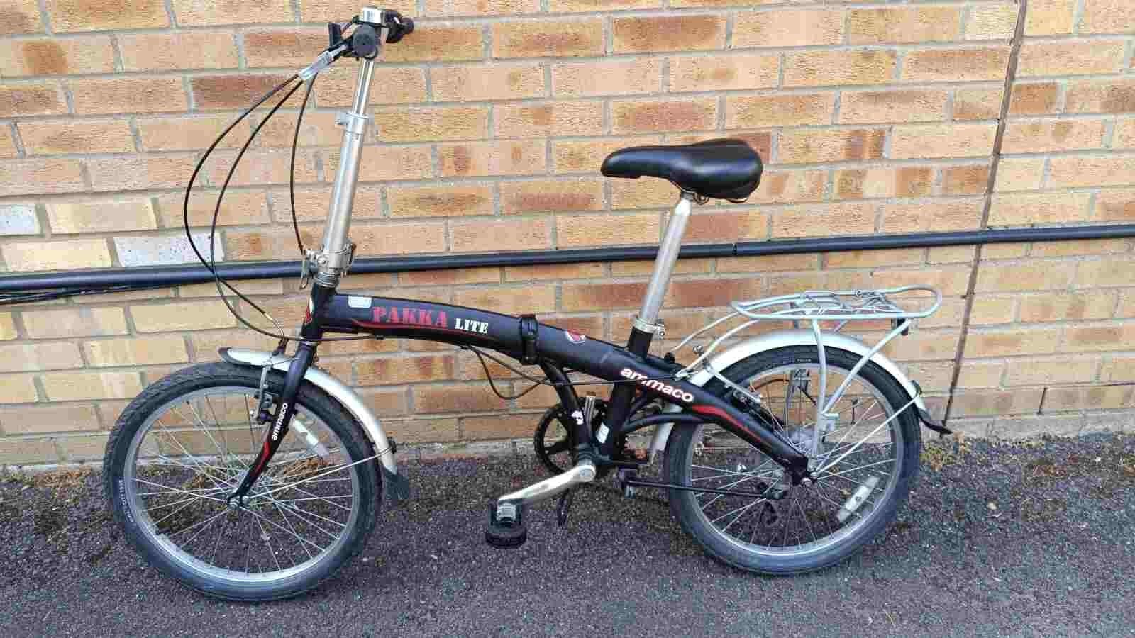 Aluminium Ammaco Pakka Lite folding bike in good condition with a comfort saddle