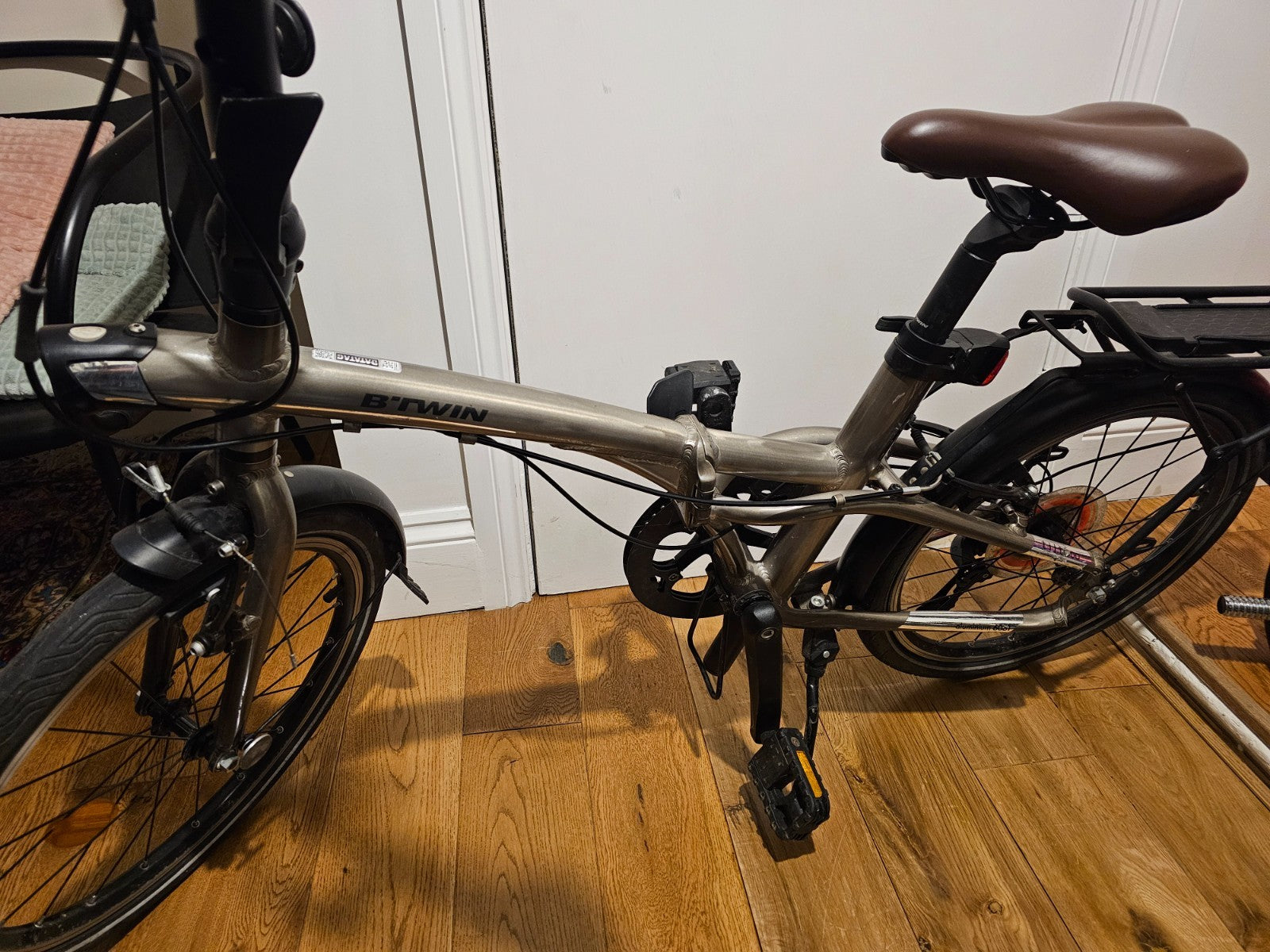 Btwin Tilt 900 Folding Bike 9 Speed Lightweight with Pannier rack