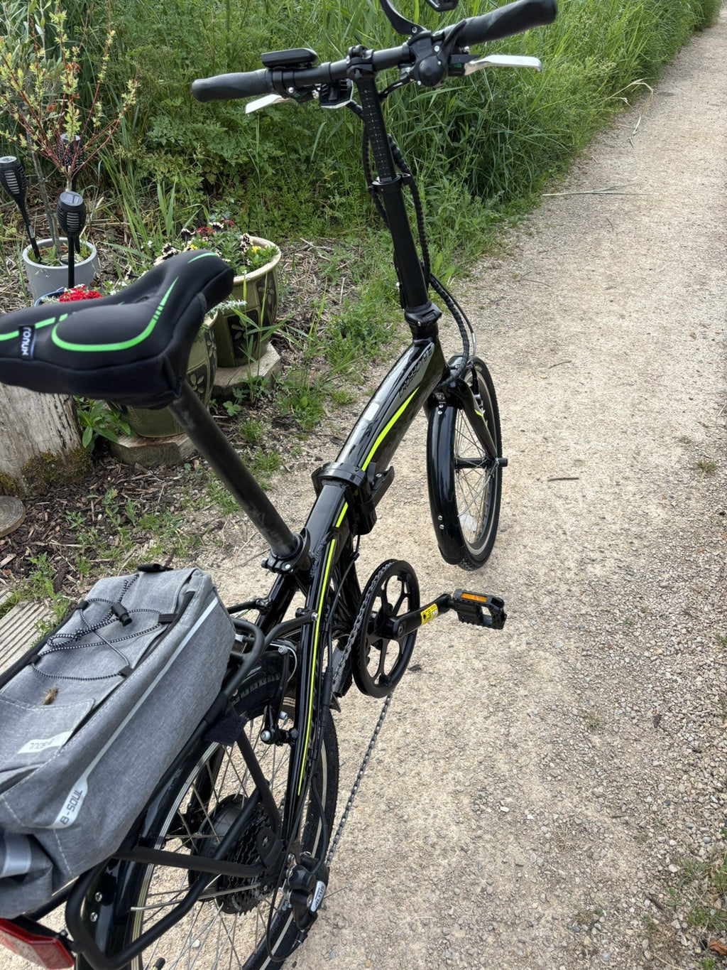 Carrera Crosscity E 20in Folding bike Black/Green .USED ONCE 6 miles