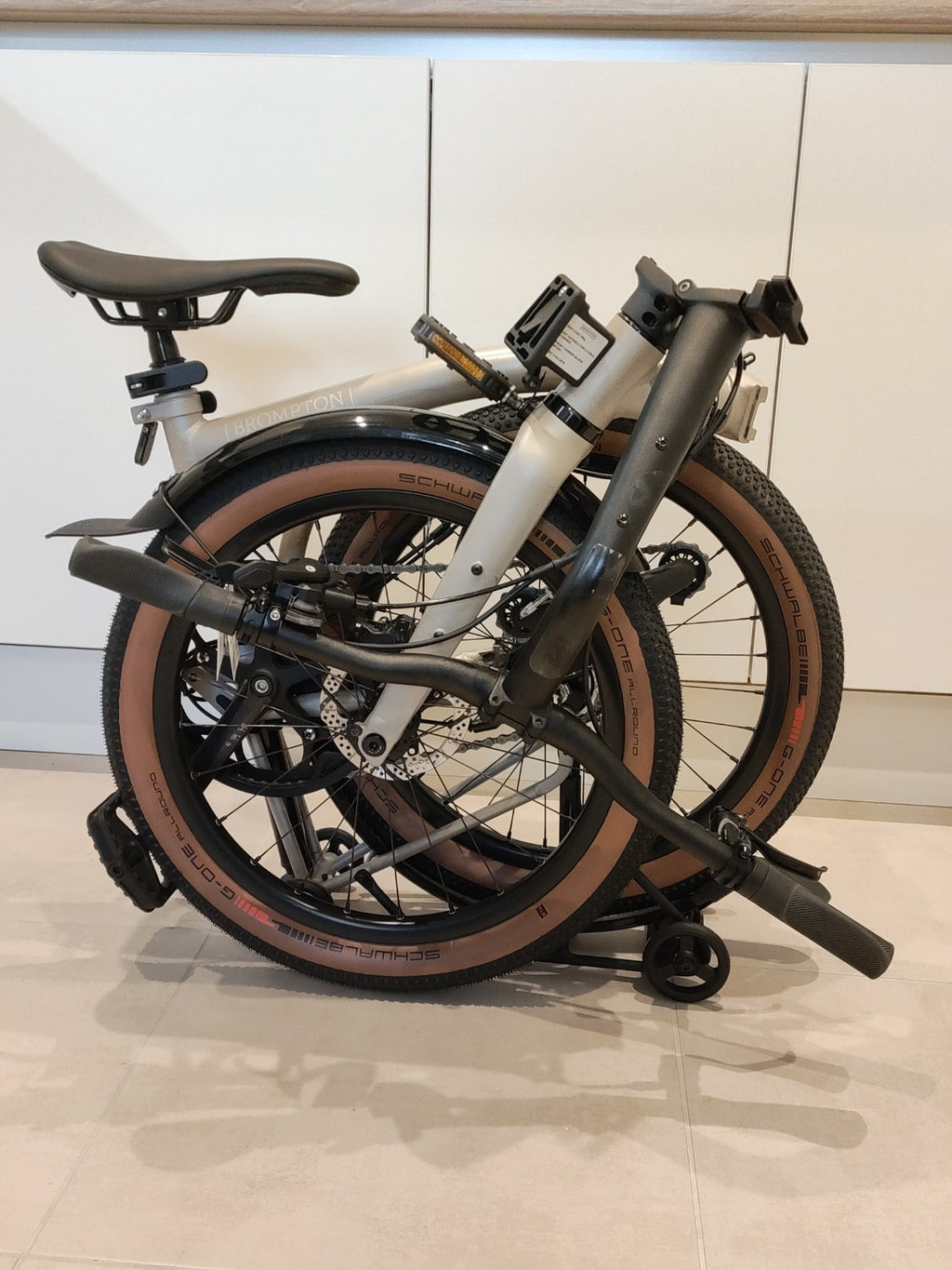 Brompton G Line LARGE- BARELY USED-UPGRADES- BOXED- INVISFRAMED