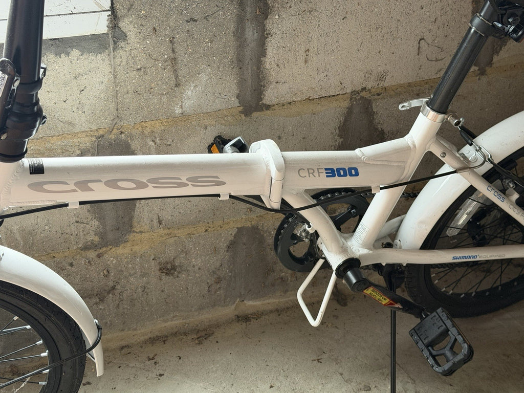 CROSS CRF300 Folding Bike 20 in White with Mudguards & Kickstand