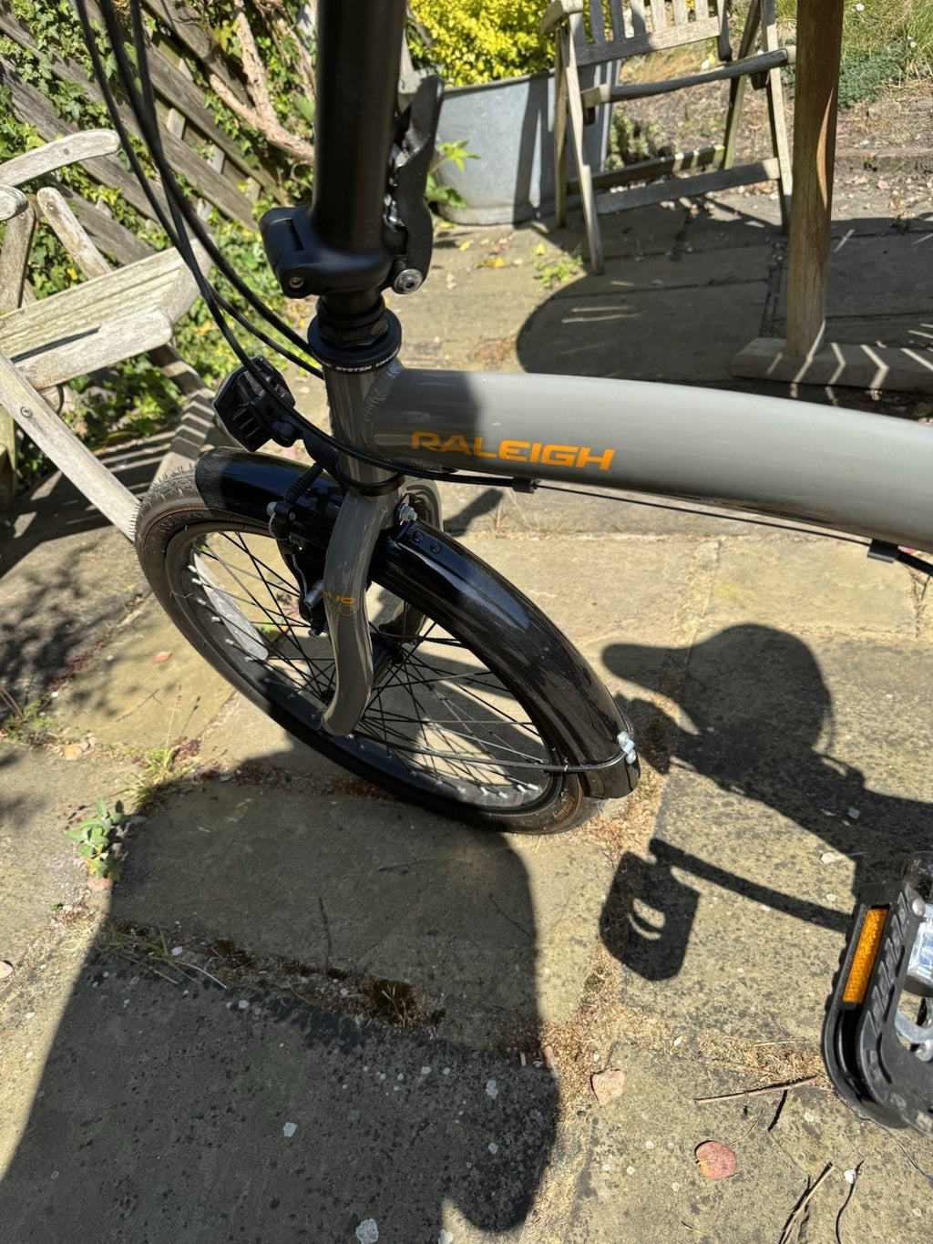Raleigh Evo 2 Folding Bike 7-Speed Shimano Gears, Grey. Never Ridden.