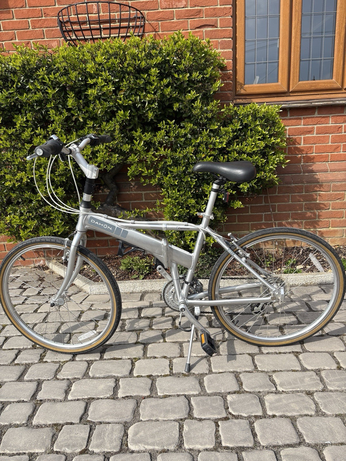 Dahon Espresso Folding Bike 26in wheels silver