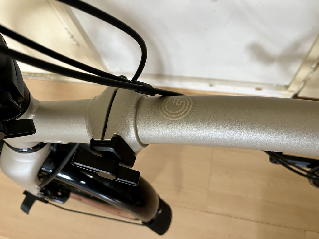 Brompton G Line Medium Folding Bike 8-Speed, Traildust White w rack & mudguards