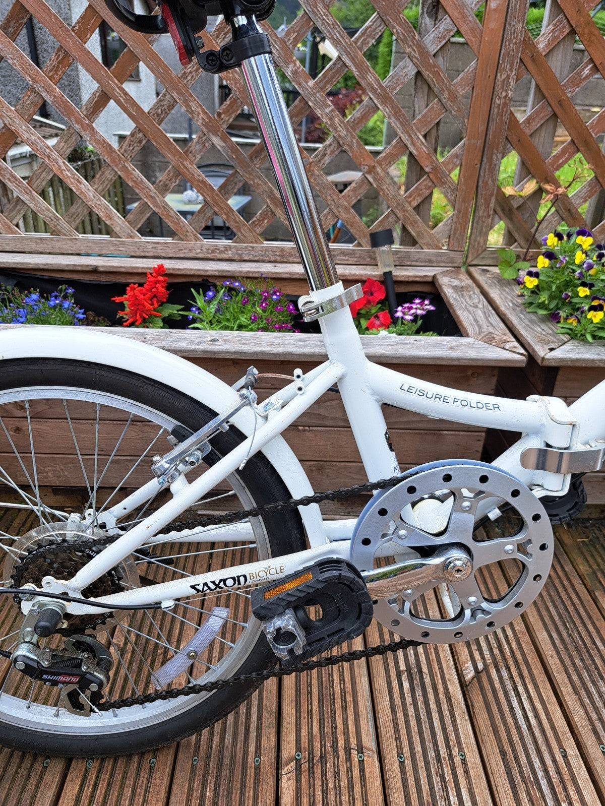 folding bicycle; 5 speed shimano gears, white, 20" wheels, good conditio