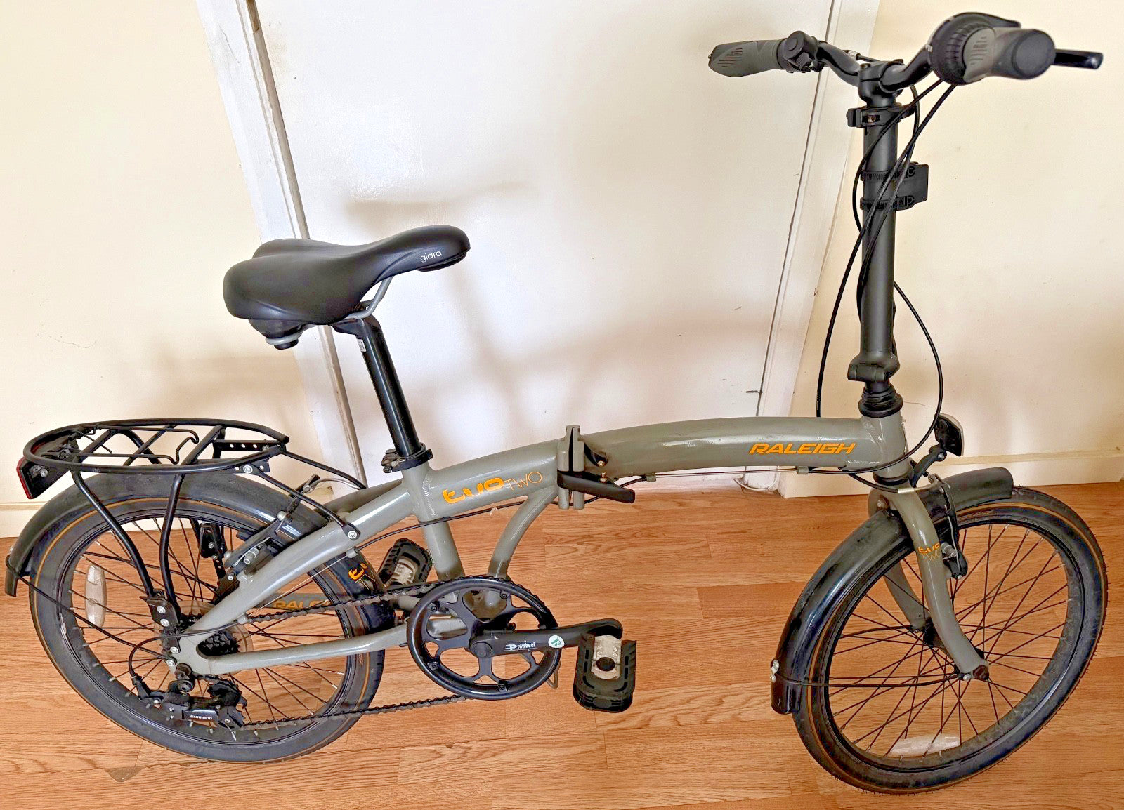 Raleigh Evo 2 Folding Bike - 7 Speed Shimano - 20" Wheels - Grey - Used