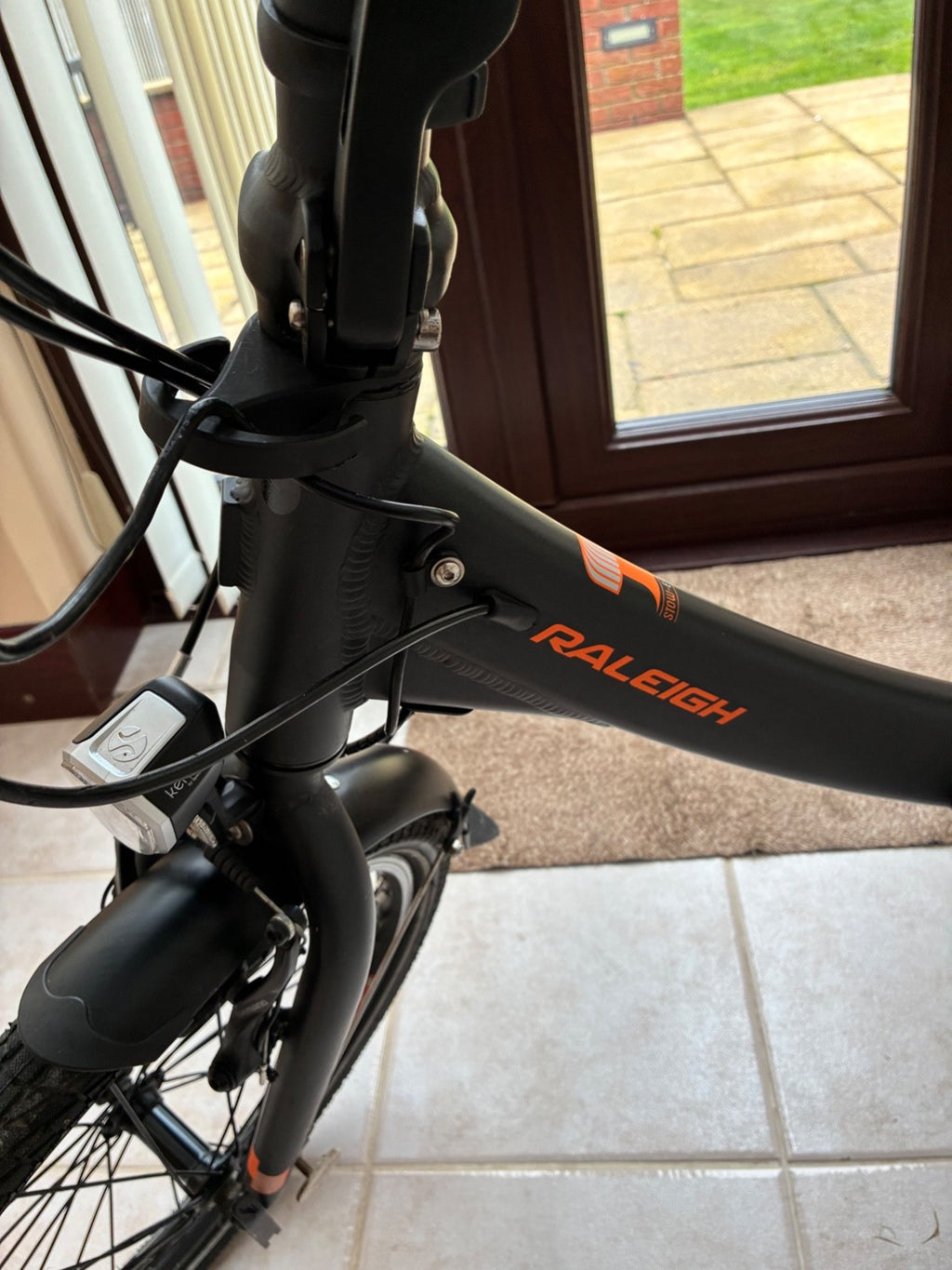 Raleigh Stow E Way Compact 8-Speed Folding E--Bike - Grey (Scratched Frame)