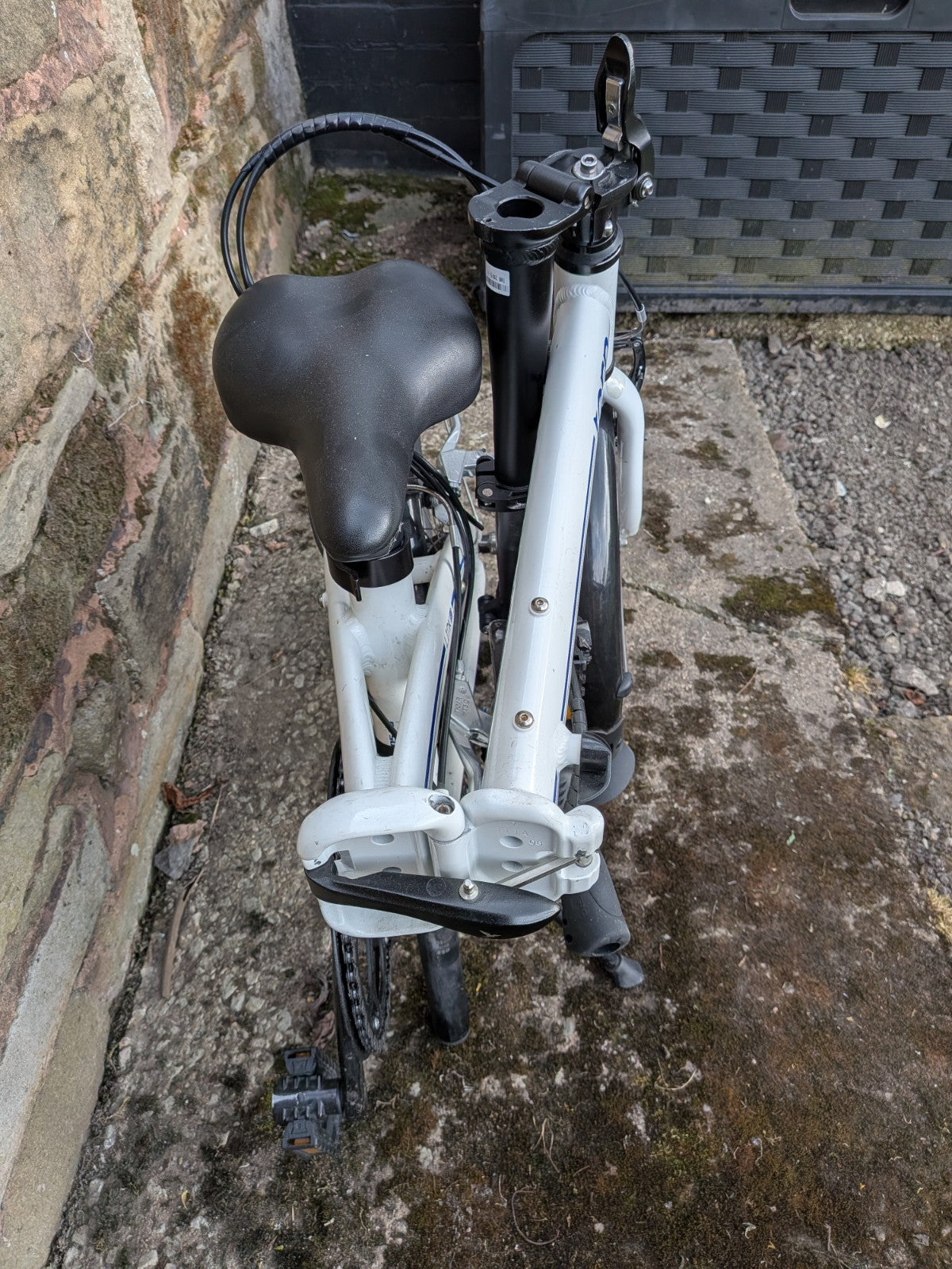 Tern Link B7 Folding Bike 20" 7- Speed - White - Great Condition