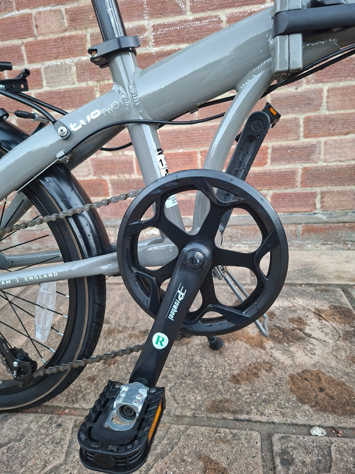 Raleigh Evo Two Folding Bike 20" Aluminium Frame, 7-Speed with Rear Rack & Stand