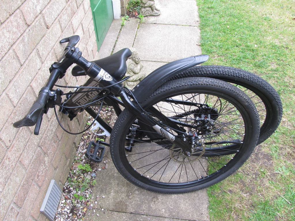 BIKE - FOLDING BIKE - 26" WHEELS, DISC BRAKES - UNISEX - EXCELLENT CONDITION
