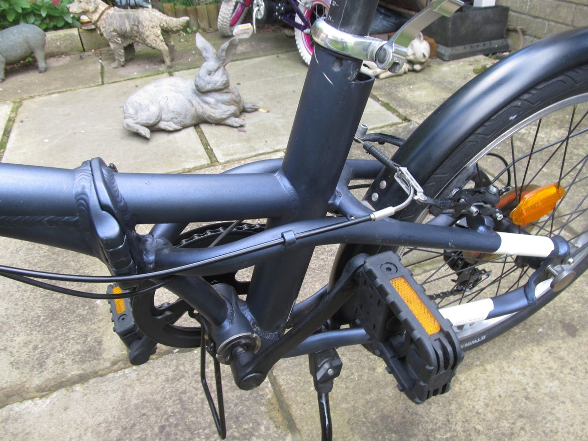 BIKE - FOLDING BIKE - 20 " WHEELS  - UNISEX - VERY GOOD CONDITION