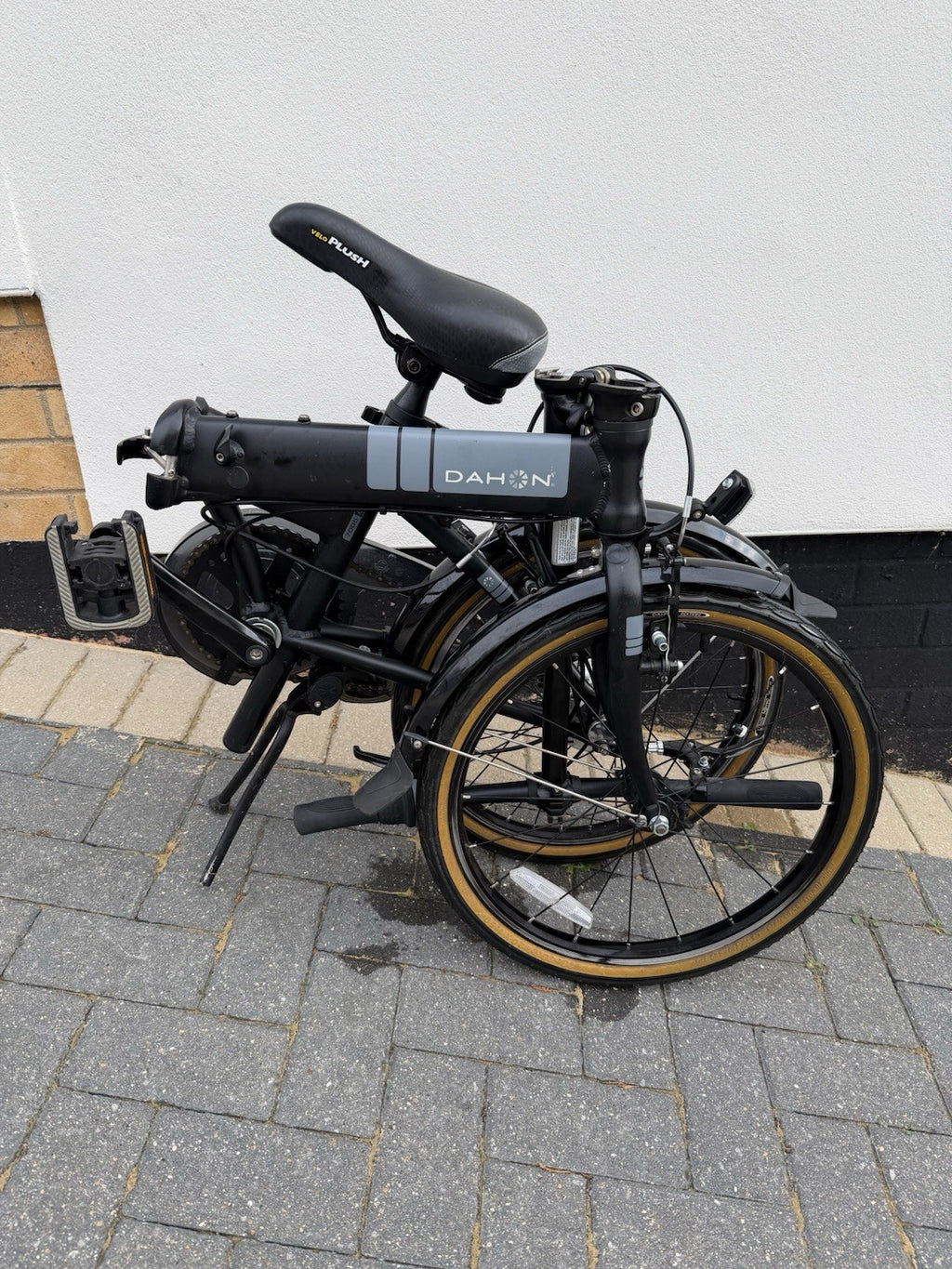 DAHON Vitesse 20in Folding Bike Black/Grey 7-Speed Aluminium V-Brake Mudguards