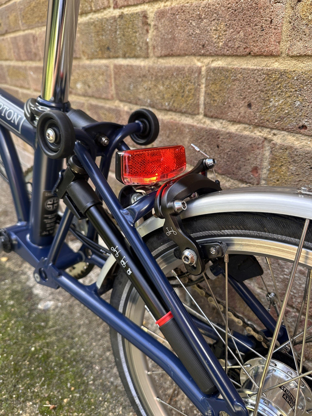 Brompton C Line Explore 2024 6-Speed, Tempest Blue, Excellent Condition, Lights