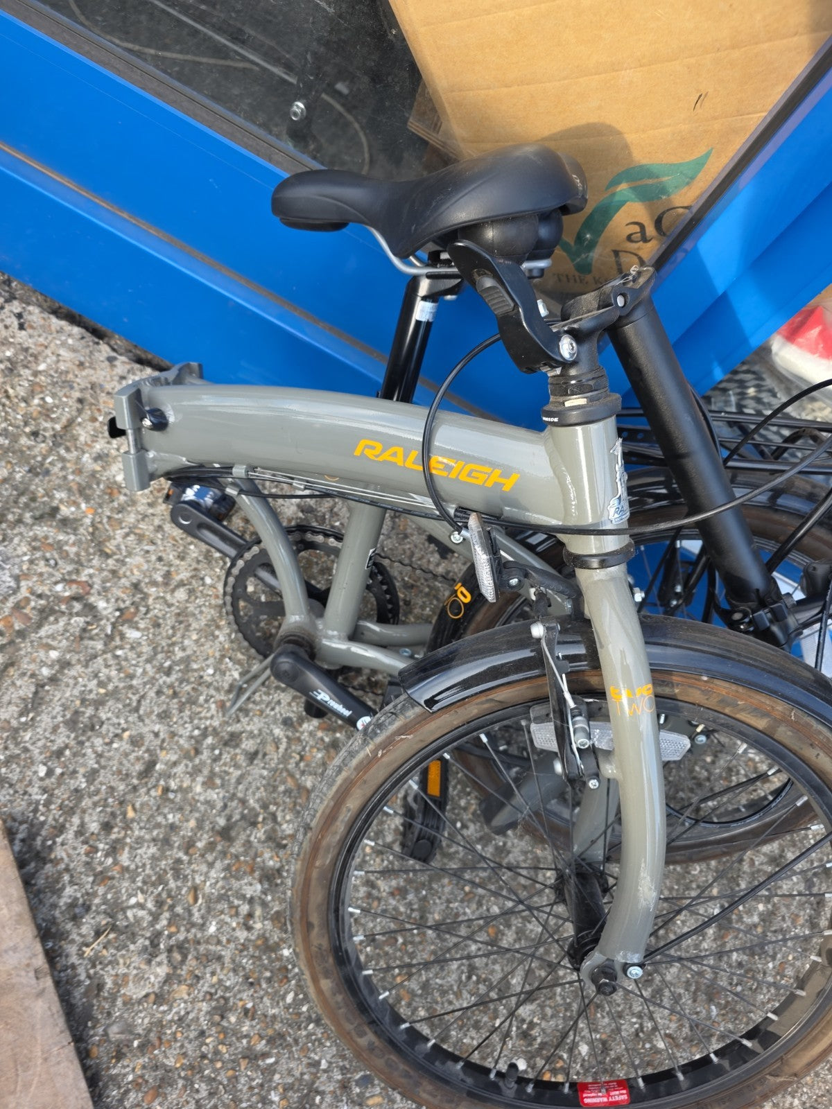 Raleigh Evo 20in Folding Bike Grey/Black, 7 Gear Speed, Rear Rack, V-Brakes.