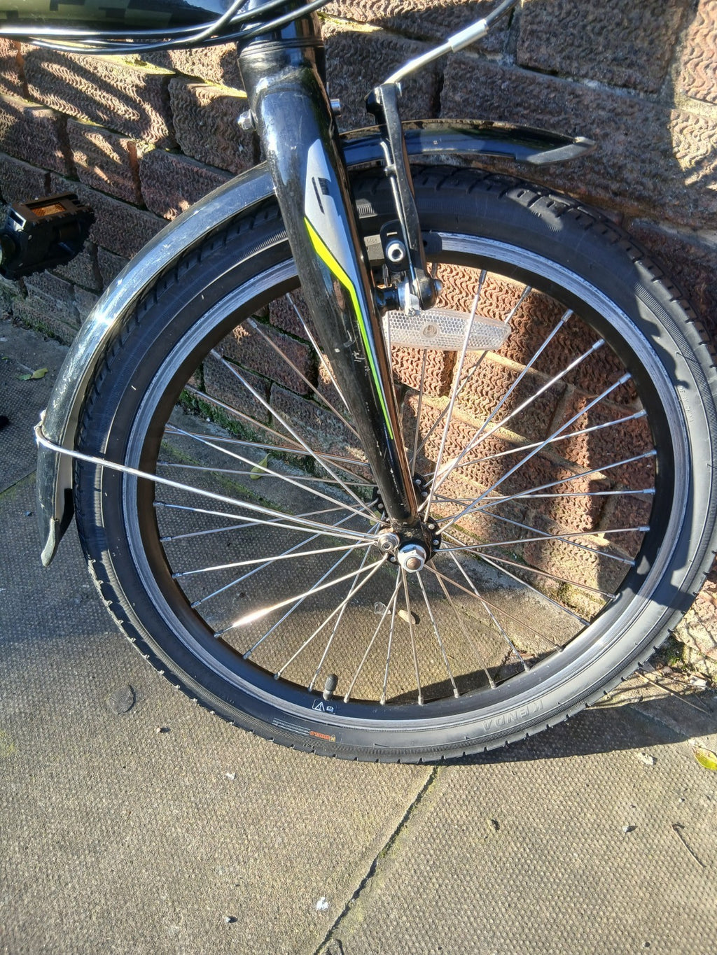 Carrera Intercity Unisex 8 Speed 20'' Wheels Compact Folding Bike