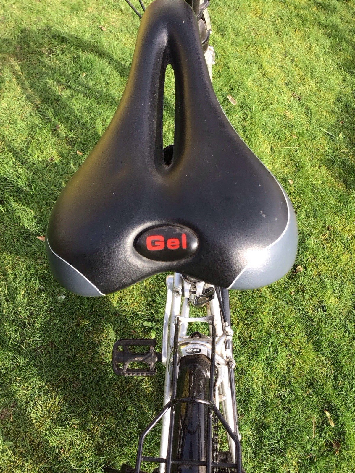 Adult folding bike for sale, unisex made by Dahon. In good condition.