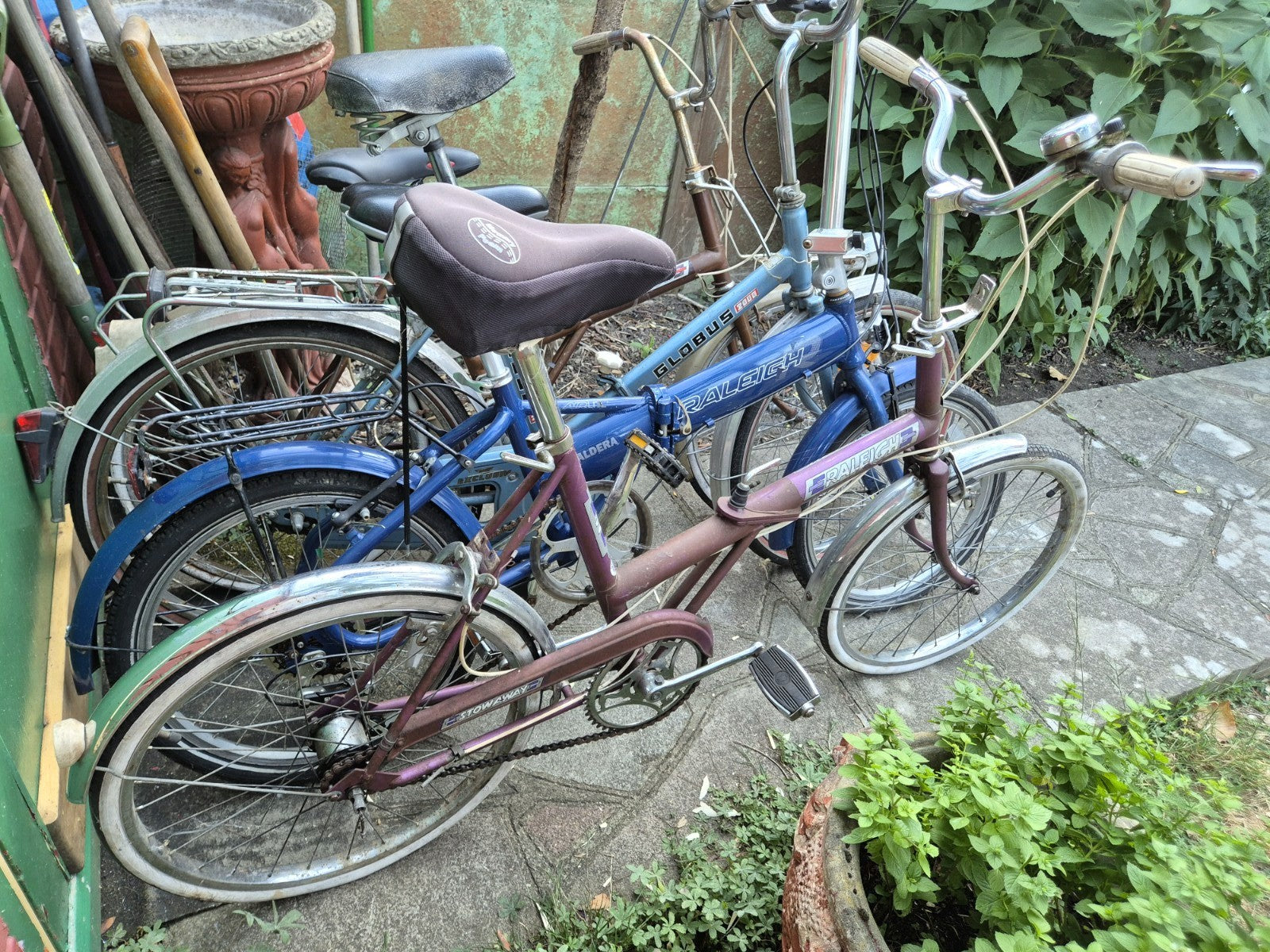 Joblot X4 Classic bikes, 3 Raleigh & 1 Globus. Foldable